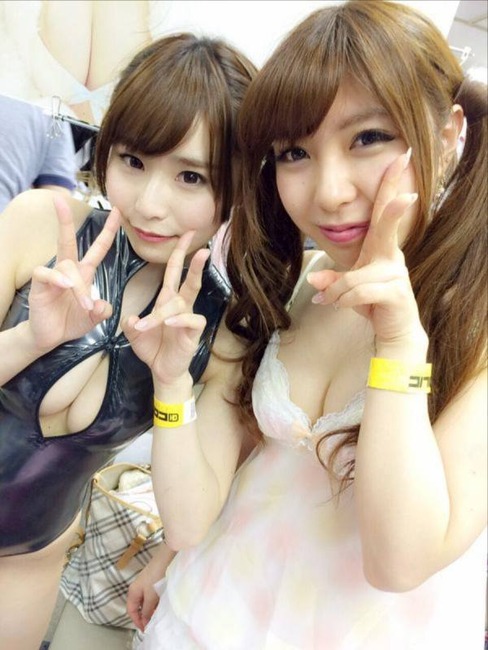 グラビアアイドルが自撮りエロ写メで誘惑してる 19