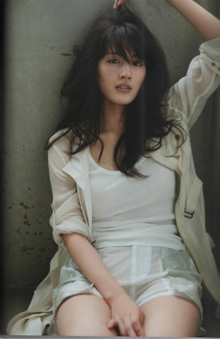 綾瀬はるかの巨乳おっぱいがエロい画像 19