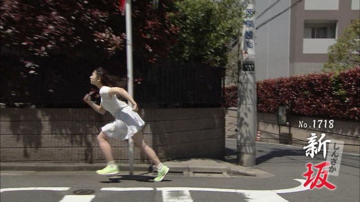 椎名香奈江 アイドルのパンツが下から見えてるエロ画像 7