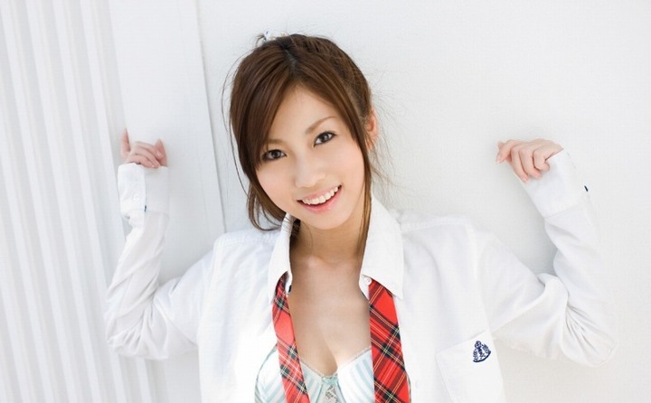 小桜沙樹　ギャル系AV女優の服装がエロい画像まとめ 43