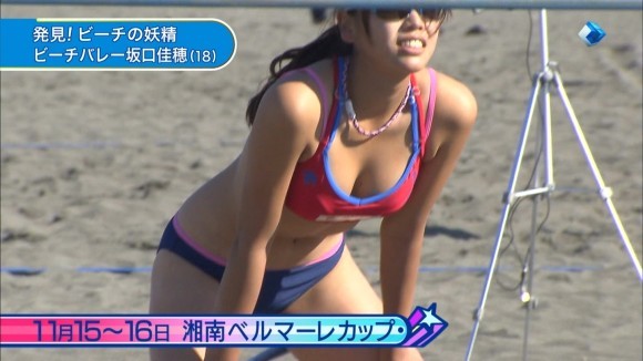 ビーチバレー坂口佳穂の胸の谷間で勃起しちゃうエロ画像 14