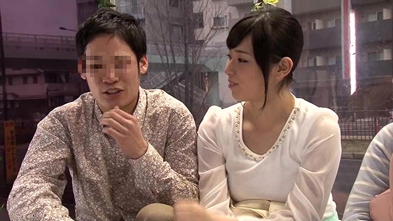素人女子大生カップルがマジックミラー号でスワッピングしてるエロ動画 2