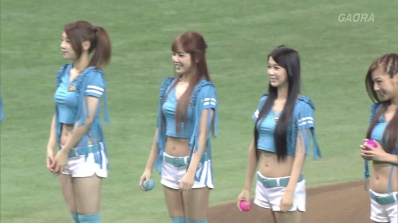 台湾ウェザーガールズの始球式がエロい画像30枚 18