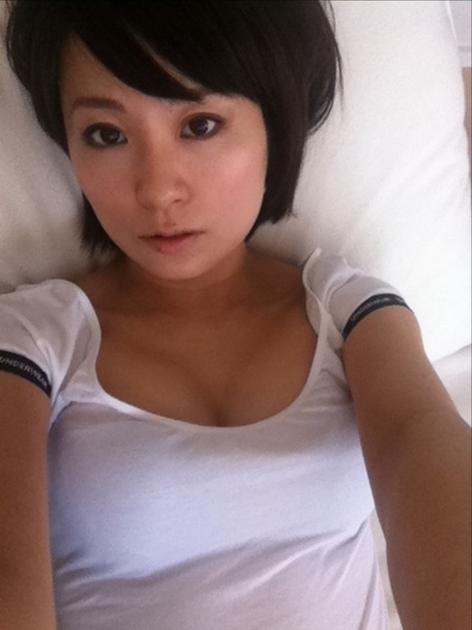 深田萌絵（ふかだもえ）　熟女投資家の胸の谷間がエロい画像 2