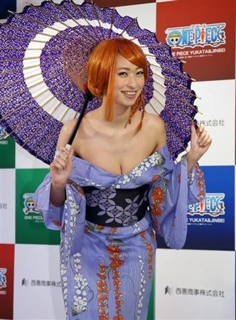 倉持由香のワンピース ナミのコスプレエロ画像 4