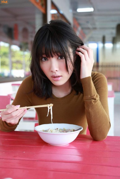 今野杏南のボンテージ衣装が抜ける画像 7