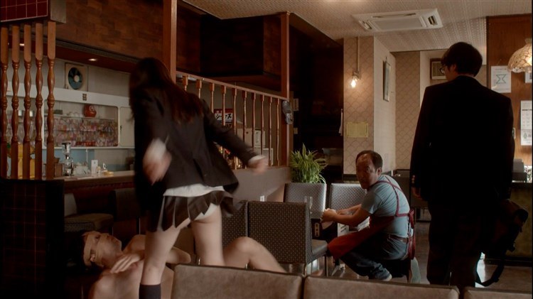 夏帆が制服姿で開脚パンチラしてるエロキャプ画像 22