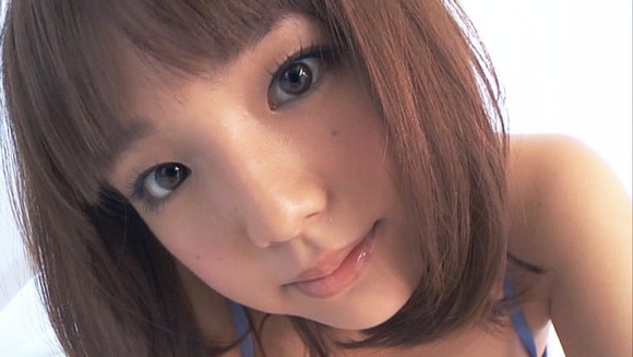 篠崎愛のキャビンアテンダントコスプレがエロい画像30枚 17