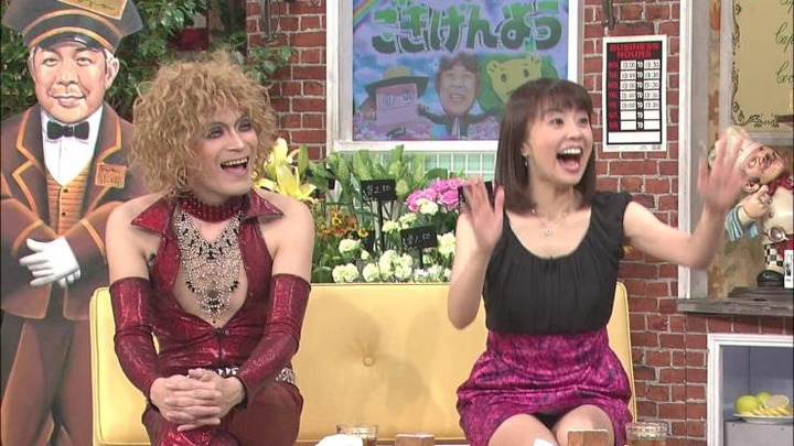 小林麻耶のミニスカパンチラ画像まとめ 17