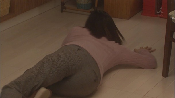 TVで見えたパンチラや胸チラしてる芸能人・アイドルのエロ画像50枚 12