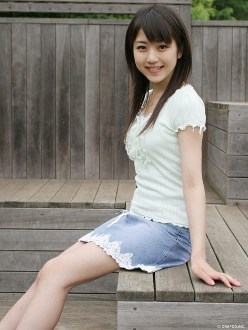ミニスカートが似合う美脚な女の子のエロ画像30枚 24