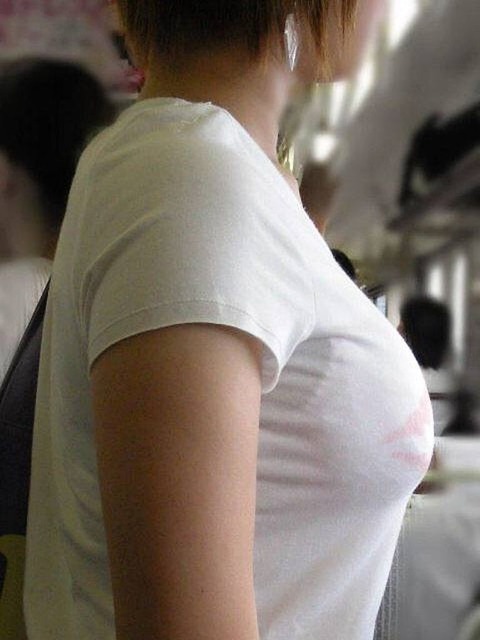 【素人着衣巨乳エロ画像】どんなおっぱいしてるんだろ…妄想膨らむ着衣巨乳女子を盗撮したったｗｗｗｗｗ 22
