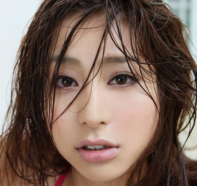 唇が厚くてみずみずしい女の子のエロ画像40枚 30