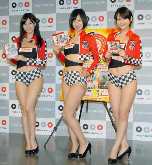 巨乳アイドル三人組の衣装がエロいｗｗｗ 28