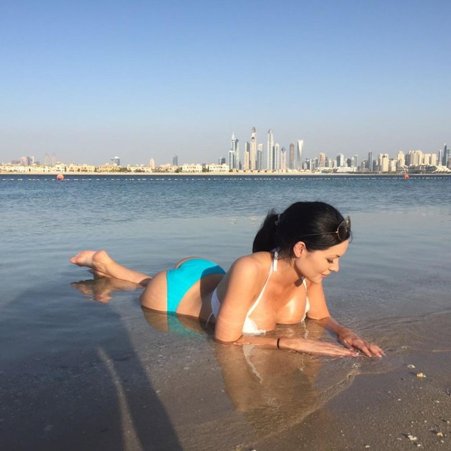 黒髪で爆乳な外国人の自撮りエロ写メ・画像 6