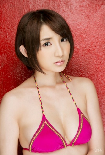 尾崎ナナのOLスーツコスプレがエロい画像70枚 62