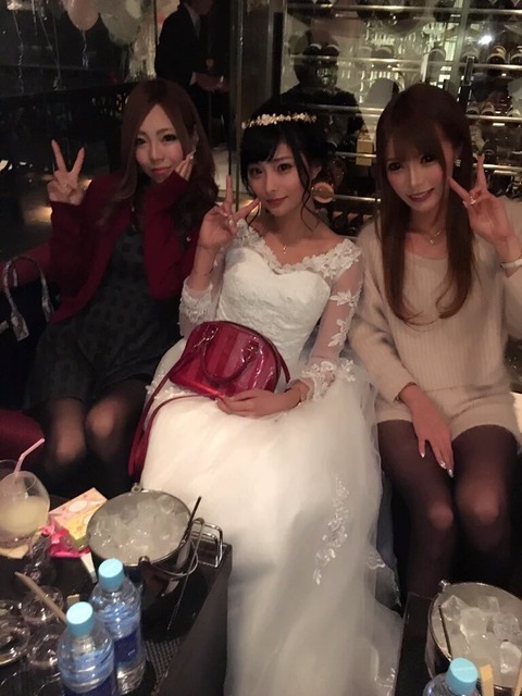 【キャバ嬢・セクシー居酒屋店員エロ画像】これぞビッチの働く職業ベスト3位常連だｗｗｗｗｗ 7