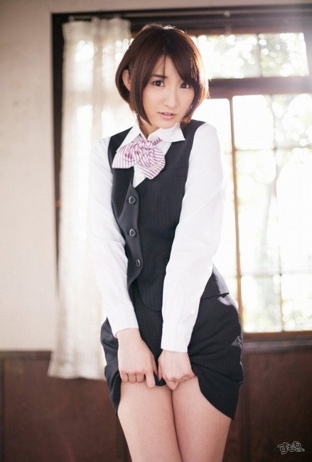 尾崎ナナのOLスーツコスプレがエロい画像70枚 5