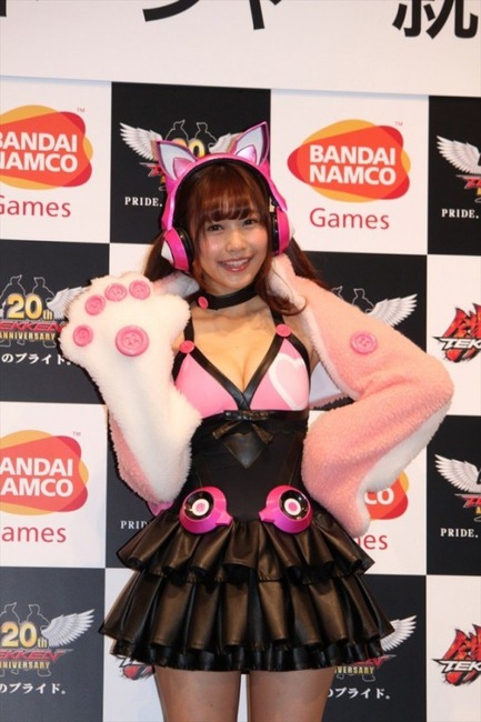 佐野ひなこが鉄拳7のコスプレで黒ニーソがエロい画像 2