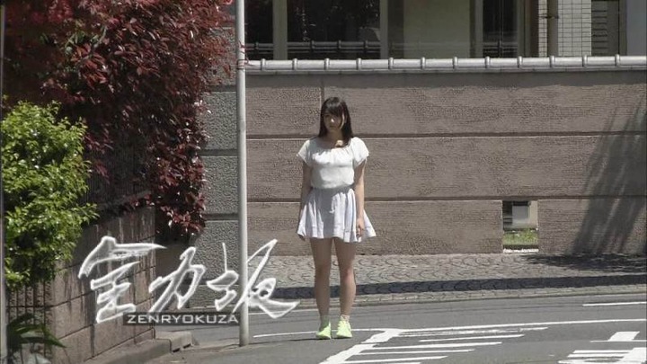 椎名香奈江 アイドルのパンツが下から見えてるエロ画像 4