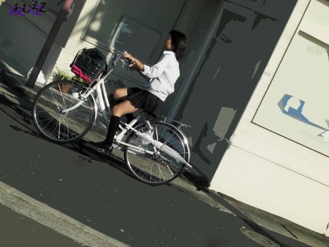 【自転車パンチラJKエロ画像】通学中の世のサラリーマンのムラムラを溜めてる原因はこいつらだｗｗｗｗｗｗ 7