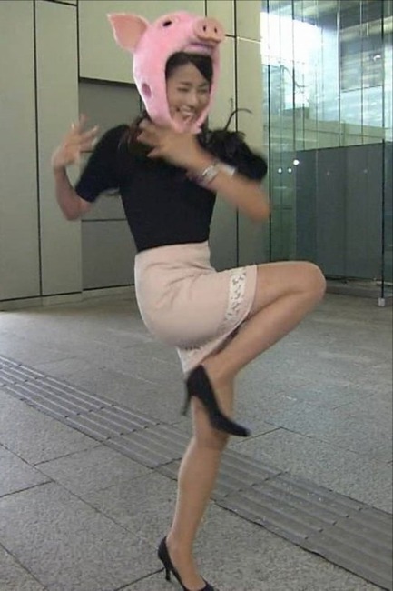 永島優美 女子アナウンサーがミニスカでパンチラしそう 2