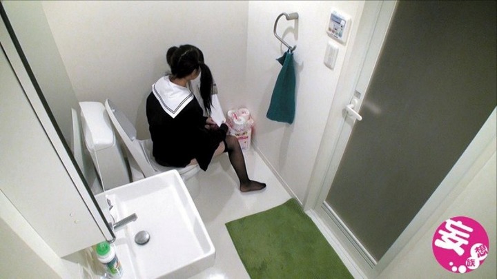 ナンパして家に連れ込んだ女の子をハメ撮りしてるエロ画像 5