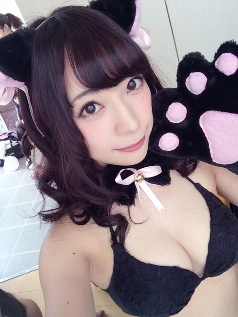 宮本彩希の胸の谷間に飛びつきたくなる自撮りエロ写メ・画像40枚 30