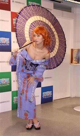 倉持由香のワンピース ナミのコスプレエロ画像 9