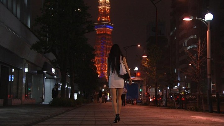ドラマのミニスカ衣装がエロい芦名星(30) のキャプ画像 17