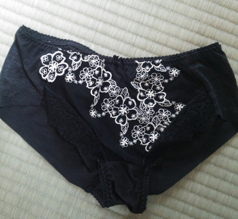 素人のシミ付きパンティ・下着って異常に興奮するよね 19