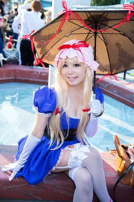 パンツ見えそうな素人コスプレイヤーのエロ画像 28