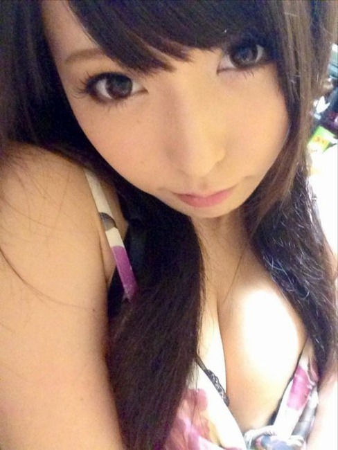 Twitterで自撮り写メしてるAV女優のエロ画像 24