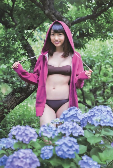 清楚系な太田夢莉のグラビア画像 10