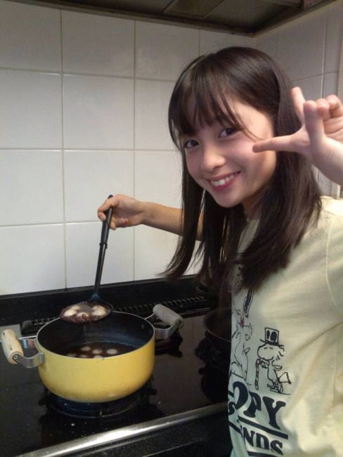 【画像】橋本環奈ちゃんとおまんこセックスできる VS 五万円 4
