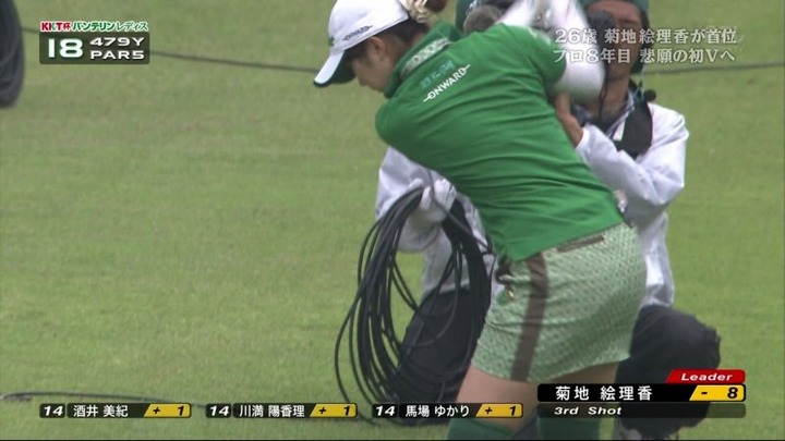パンチラしてるプロゴルファーのキャプ画像 23