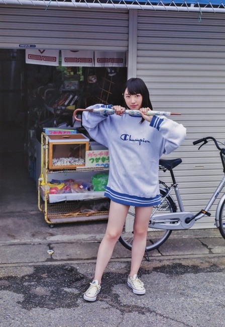 清楚系な太田夢莉のグラビア画像 11
