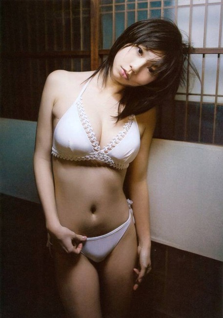 巨乳グラドルの胸の谷間がエロ過ぎる画像40枚 21