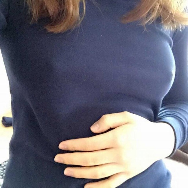 乳首が透けて見える女の子のエロ画像 30