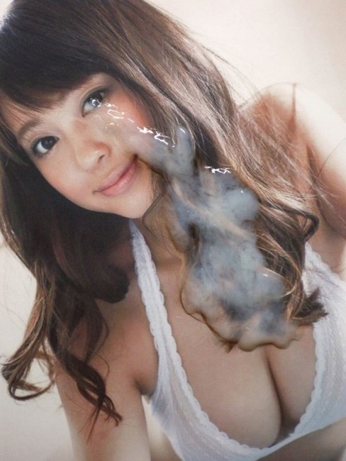人気アイドルにおもいっきりザーメンぶっかけてるエロ画像 25