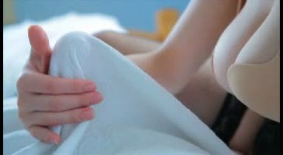 鈴木あさひちゃんのアソコが見えそうなエロキャプ画像 19