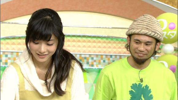 石原さとみの笑顔が可愛いエロキャプ画像まとめ 22