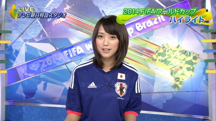 竹内由恵女子アナウンサーのサッカー日本代表コスプレが可愛い 19