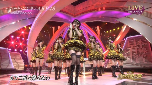 AKB48がLIVE中にパンチラしてるエロキャプ画像30枚 8