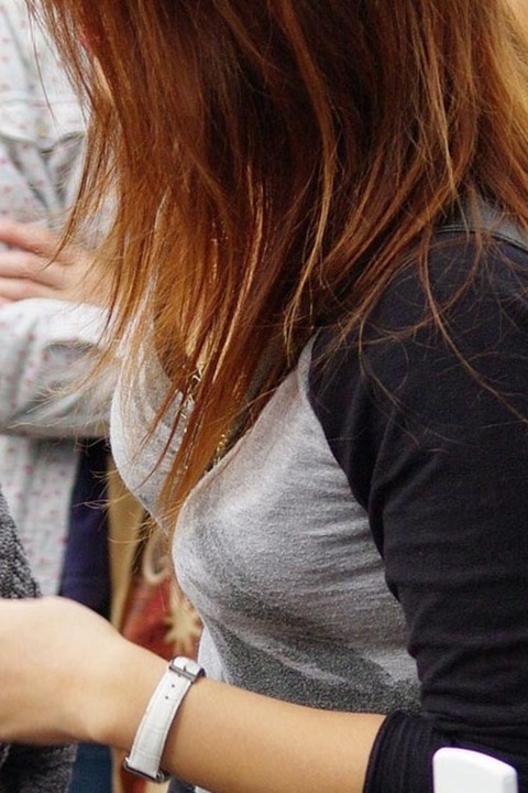 着衣巨乳女子←外出したらずっと視線を感じているらしいわｗｗｗｗｗｗ（盗撮エロ画像あり） 9