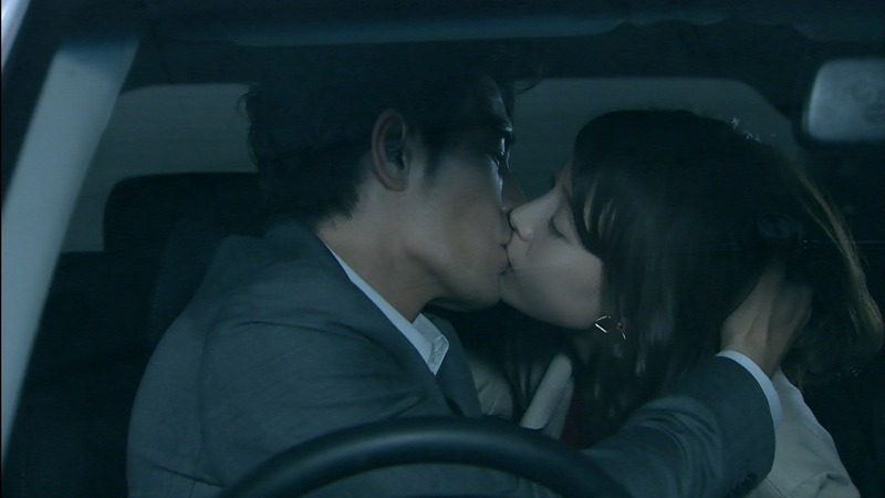 女子アナやアイドルのキス顔画像ください 16