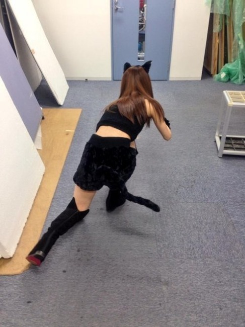 【画像】ハロプロやAKBってなんでグラビアで女豹ポーズ（四つん這い尻見せ）やらんの？ 18