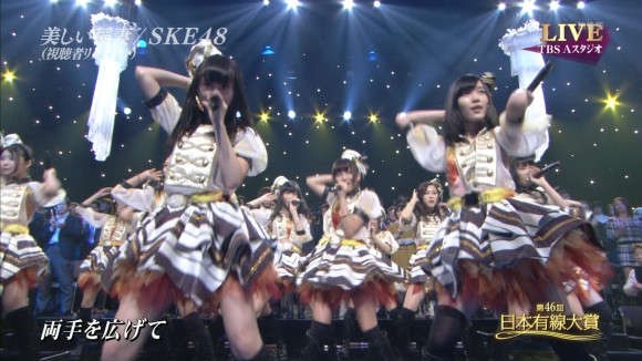 AKB48がLIVE中にパンチラしてるエロキャプ画像30枚 29