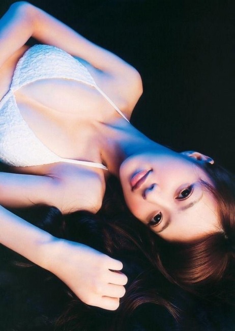 巨乳おっぱいを寄せてる女の子のエロ画像30枚 9