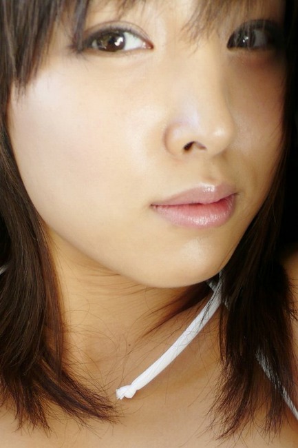 唇が厚くてみずみずしい女の子のエロ画像40枚 38
